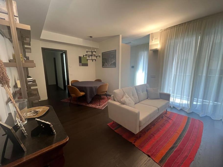 Ferienhaus Luxury Close To Citylife Mailand